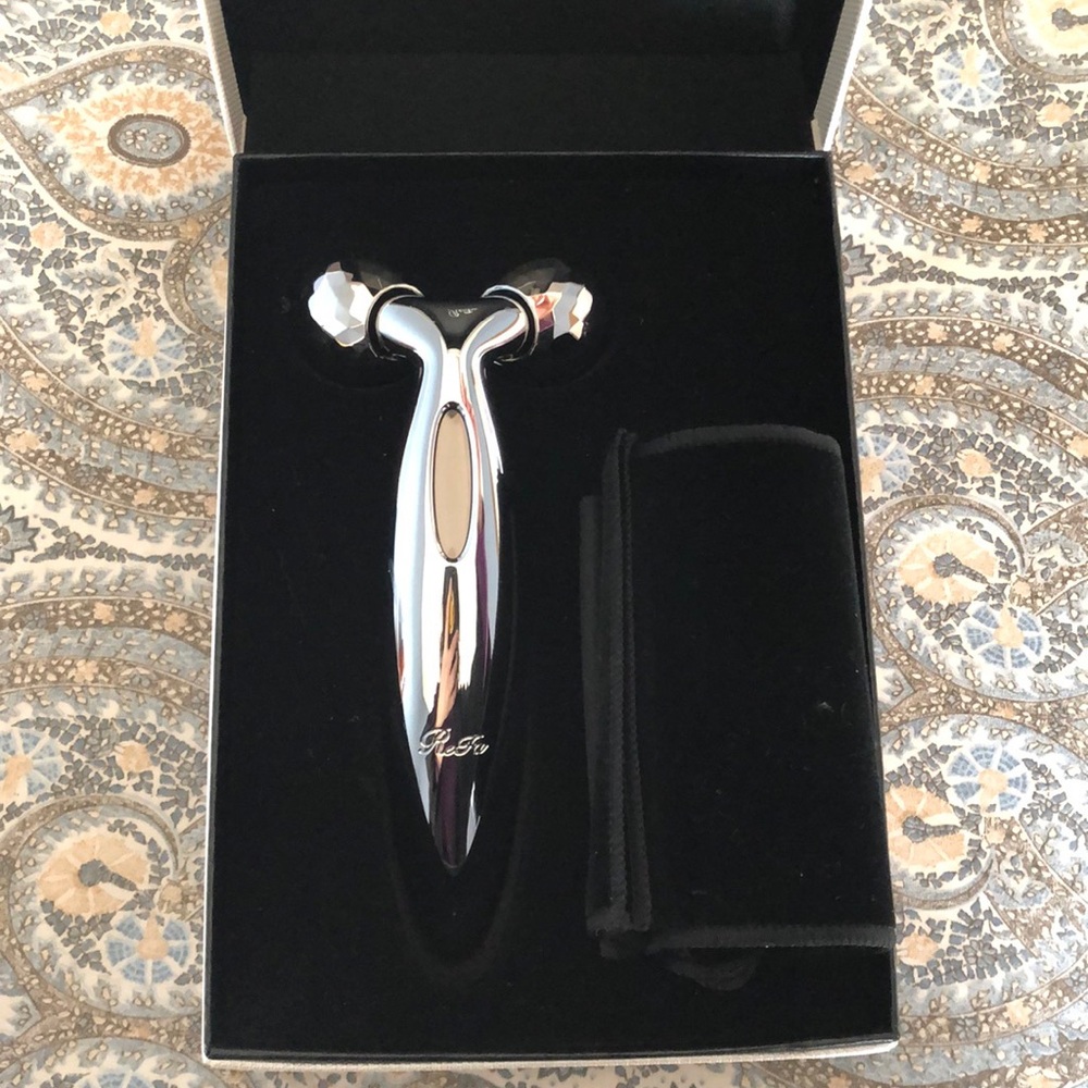 ReFa Carat face roller